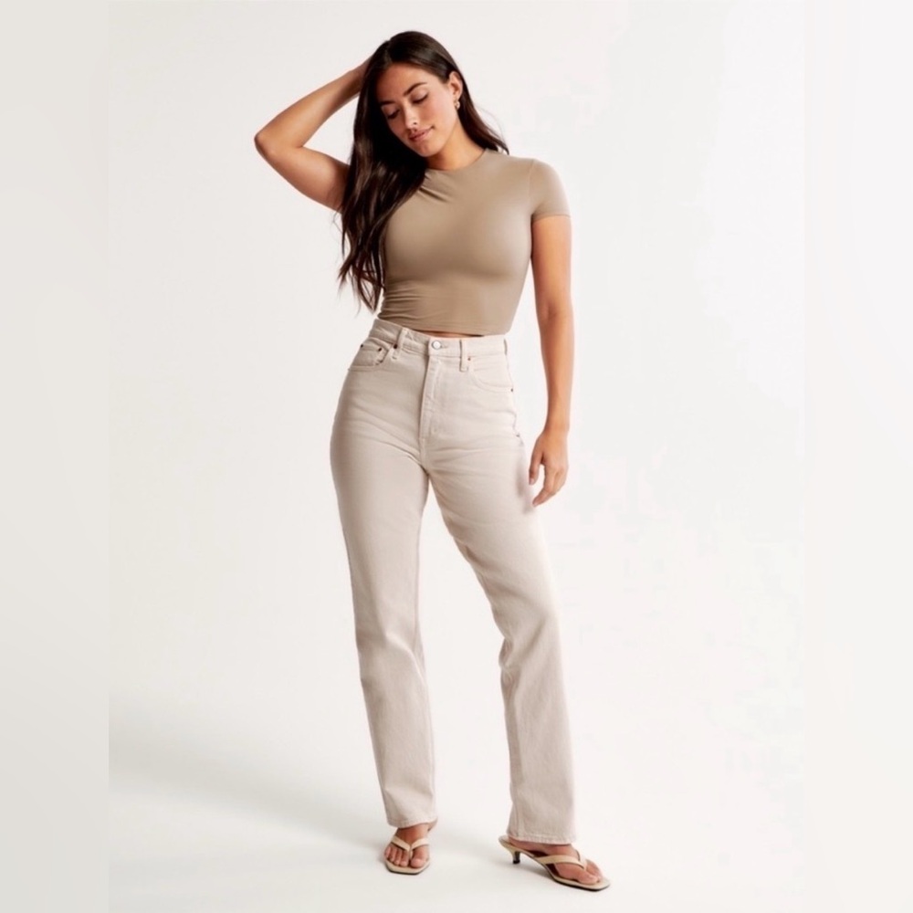 NWT Abercrombie and Fitch 90’s Straight Ultra High Rise Jean 33 16L Tan